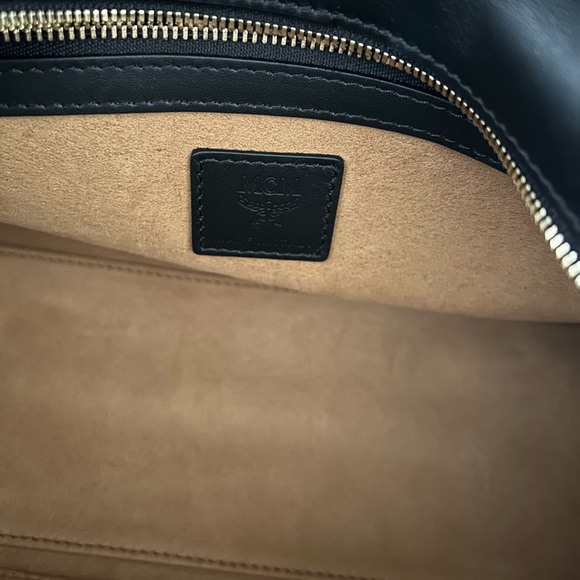 MCM Aren Boston Bag in Spanish Leather Medium - Picture 7 of 9